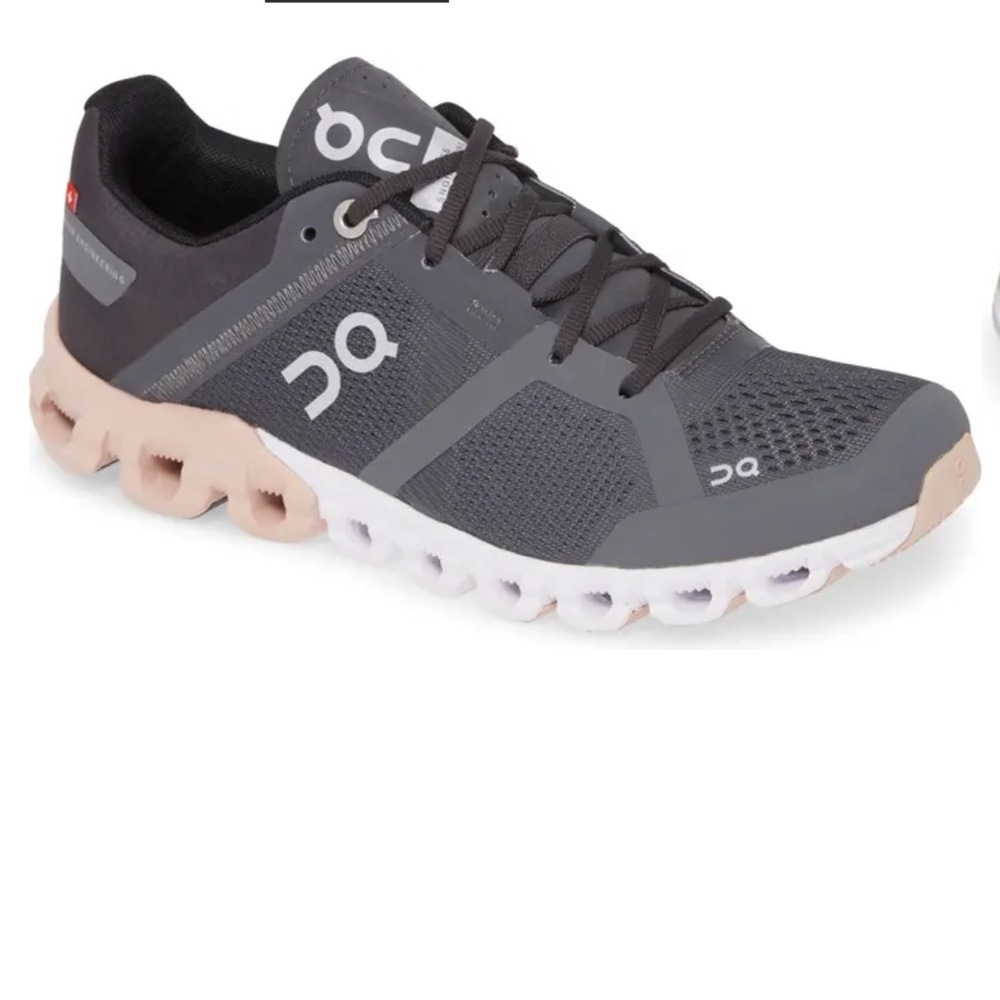 ON CLOUD🔴Swiss Engineering cloudflow shoes size 10